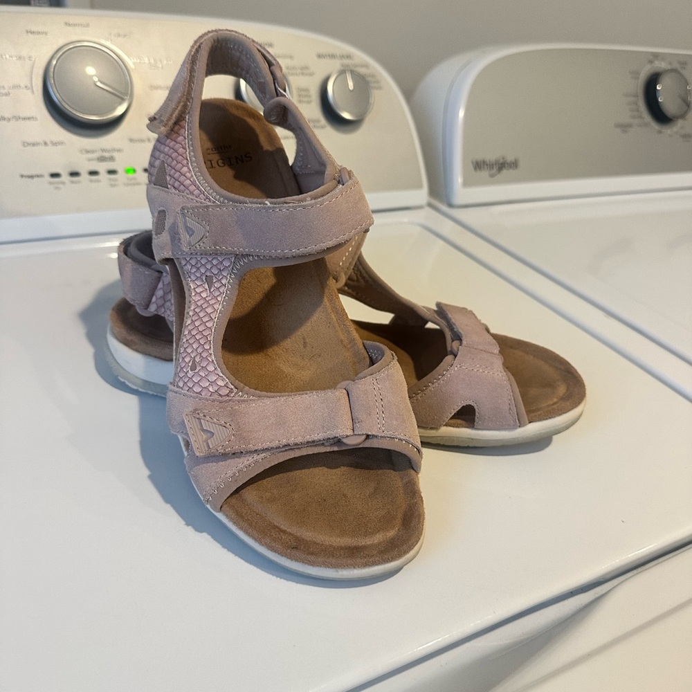 Earth Origins Skylar Pink sandals size 9.5